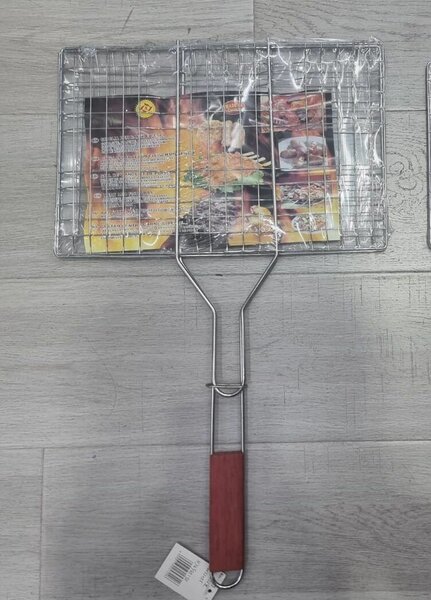 Grille à barbecue avec manche en bois