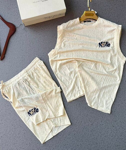 Quality sleeveless shirt and down