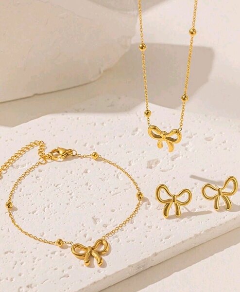 Ensemble collier bracelet et boucles d'oreilles