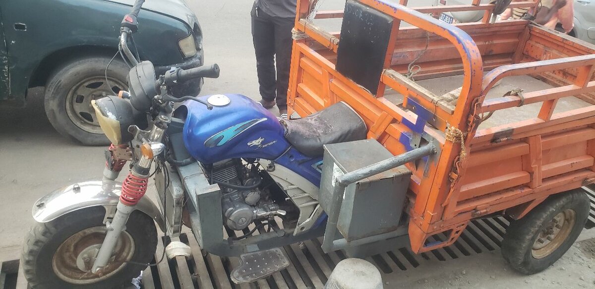 Moto-tricycle utilitaire robuste