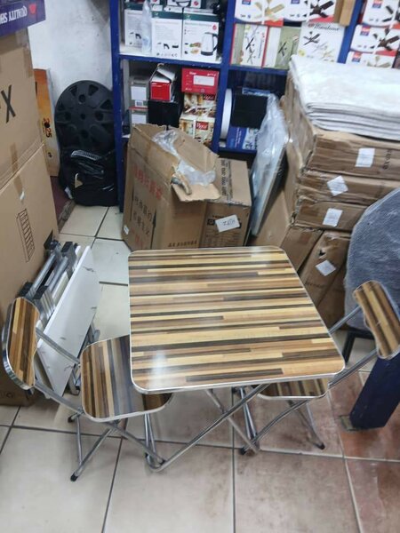 Table et chaises pliantes