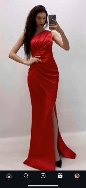 Красное идеальное вечернее платье