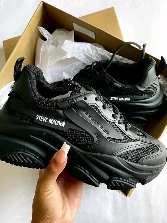 Baskets en cuir noir tendance