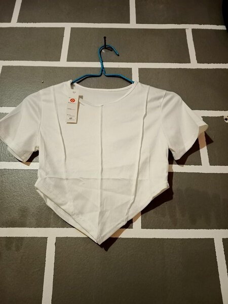 Top court blanc élégant