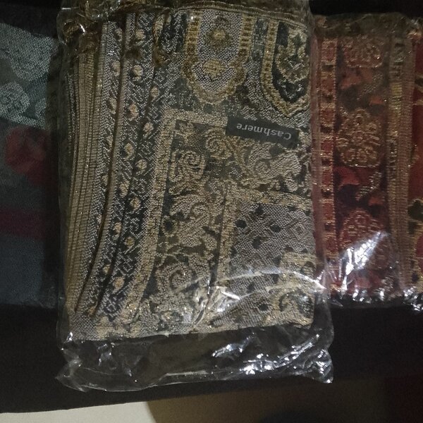 Foulard(2000) et écharpe(3000)