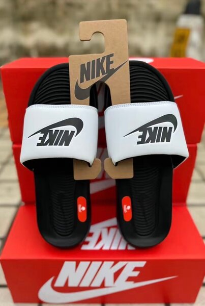 Claquettes Nike pour homme