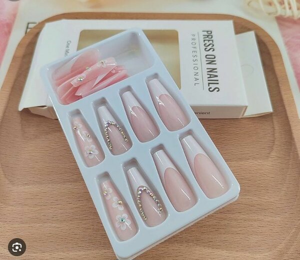 Press on nails