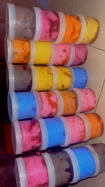 Glaces artisanales colorées