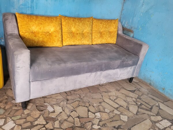 Canapé moderne gris et jaune