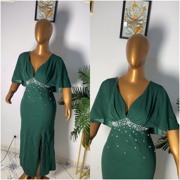 Robe élégante verte à perles