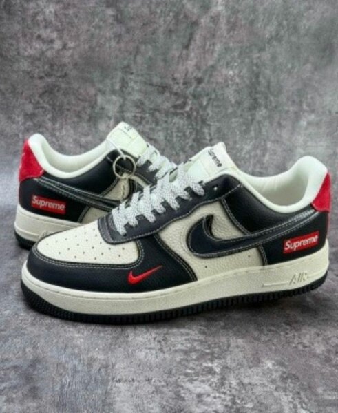 Nike Air Force 1 Supreme noir et blanc