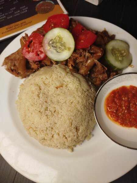 Plat de cabri sauté avec attie