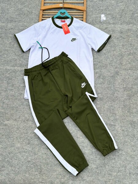 Conple  pantalon  Nike