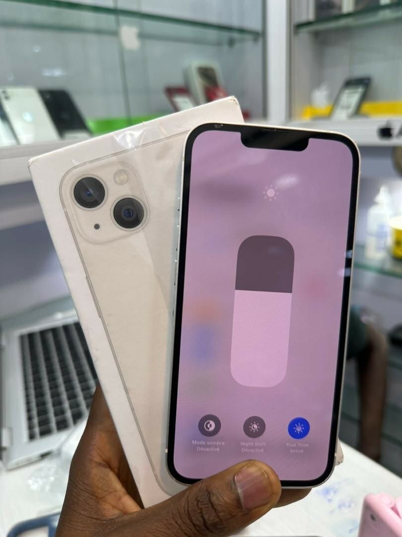iPhone 13 128go quasi neuf