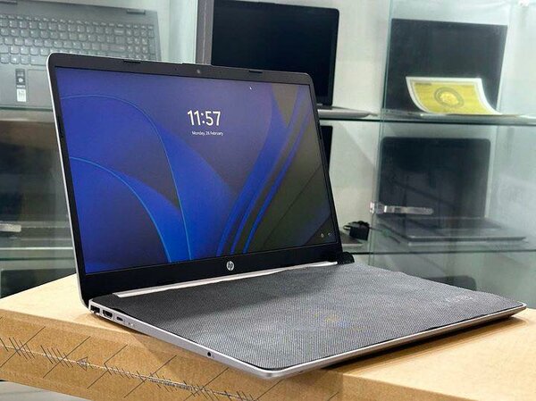 Laptop HP 250 G10