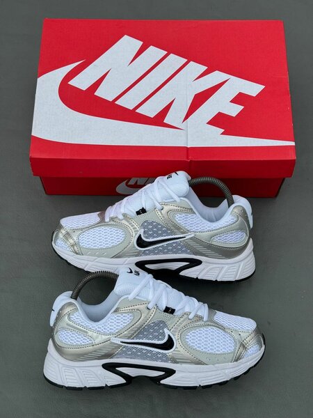 Nike Sneakers Blanc Gris