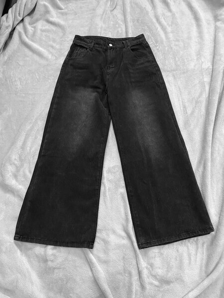 Серые джинсы широкие