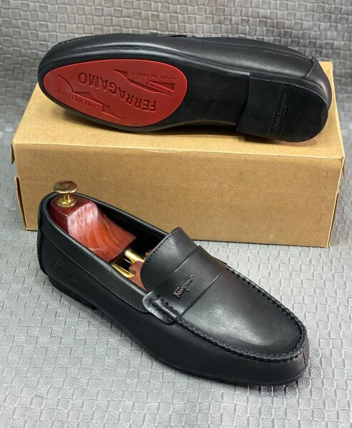 Mocassins en cuir noir élégant