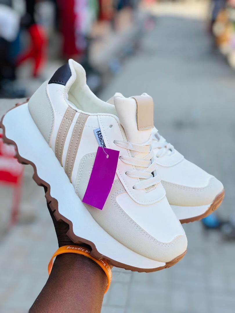 Ladies sneakers