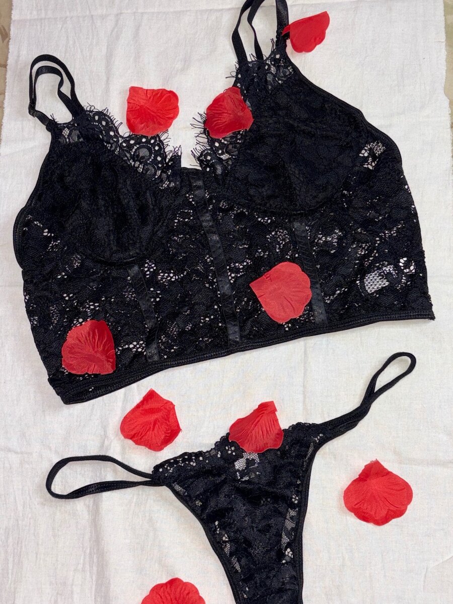 Ensemble lingerie en dentelle noire