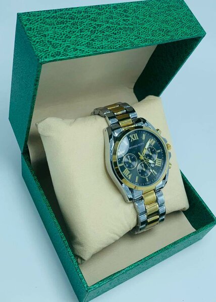 Montre élégante bicolore