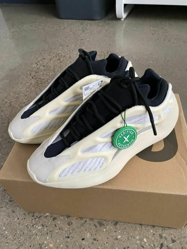 ADIDAS YEEZY 700 V3
