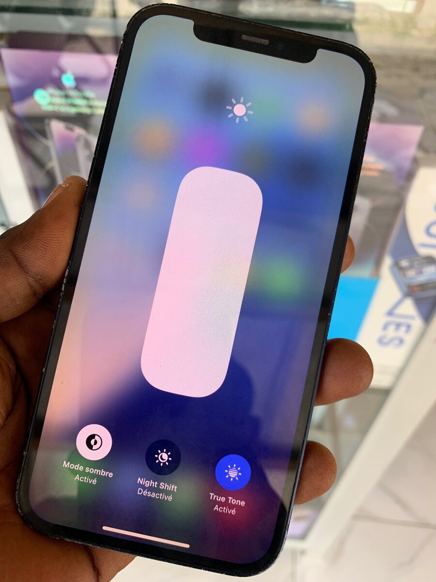 IPHONE 12.    64G  TOUT PASSE