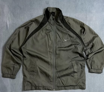 Nike windbreaker size : M