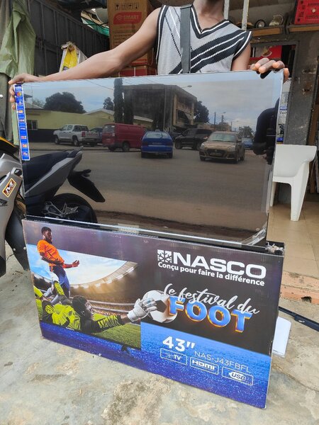 Télévision LED 43" Full HD