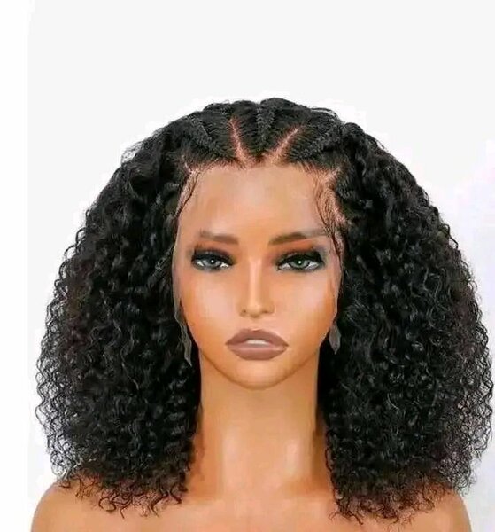 Perruque bouclée naturelle élégante