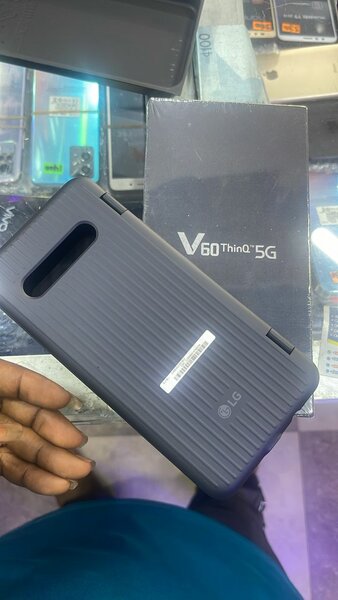 LG V60 ThinQ 5G  128gb/8gb ram 5000mA battery capacity dual