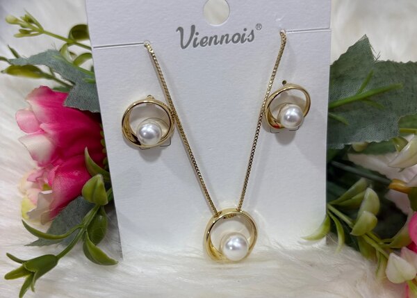 Parure Collier et Boucles d'Oreilles Perles