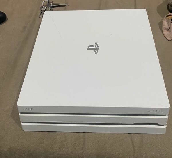 PS4 PRO ( cracké)