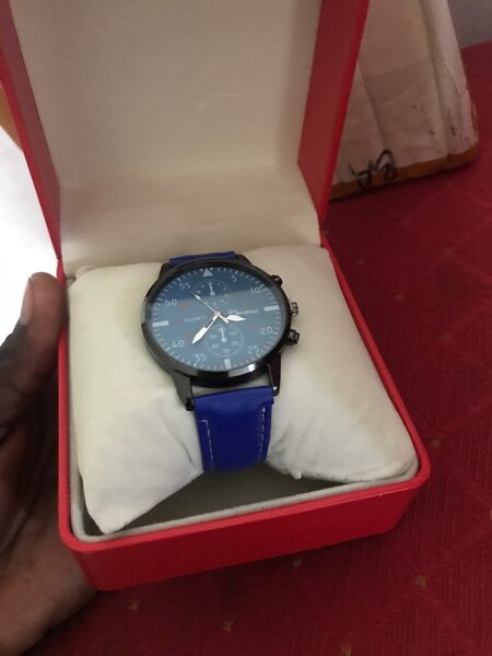 Montre en cuir de chez geneva