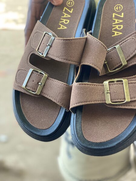 Sandales Zara en cuir marron