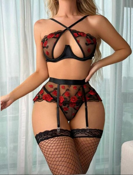 Ensemble lingerie brodé floral sexy