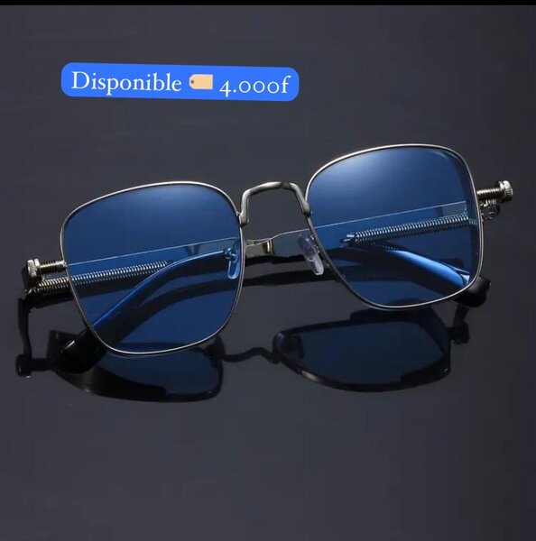 Lunettes carrées bleues