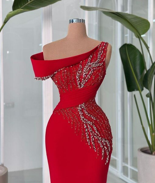 Robe rouge élégante soirée