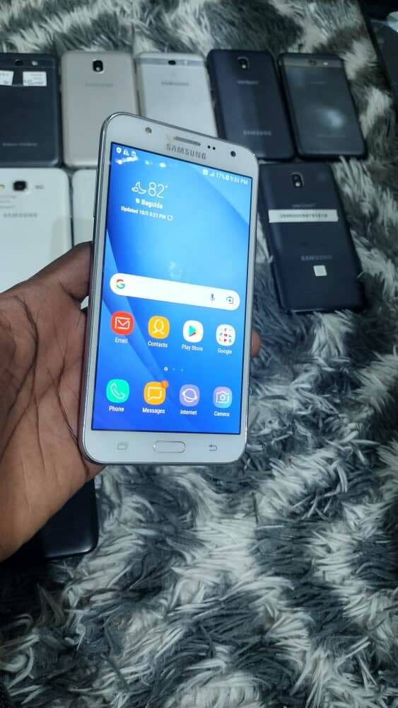 Smartphones Samsung J7 V