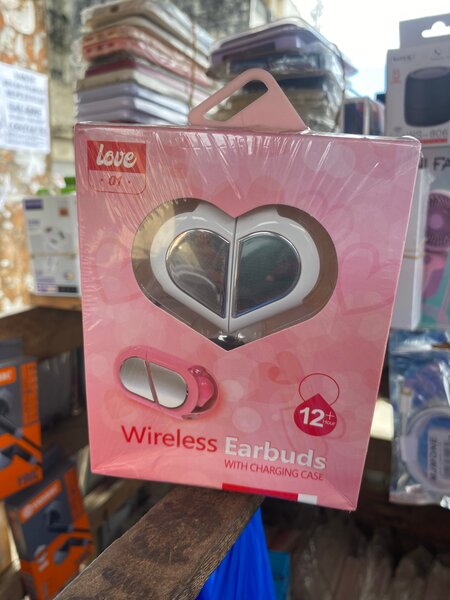 Écouteurs sans fil en cœur