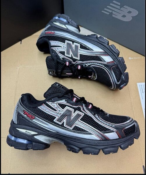 New Balance 740
