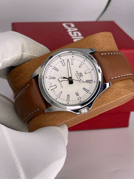 Montre Classique en Cuir