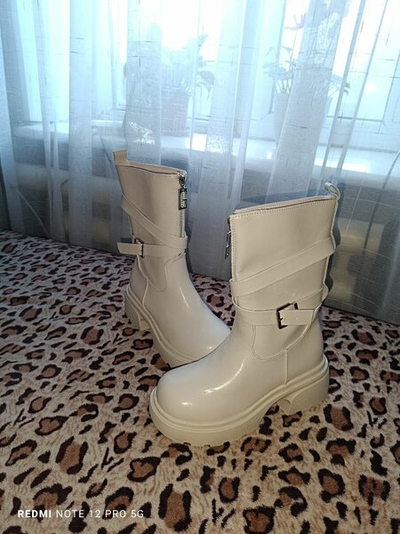 Новая обувь, черные зимние, светлые Деми.