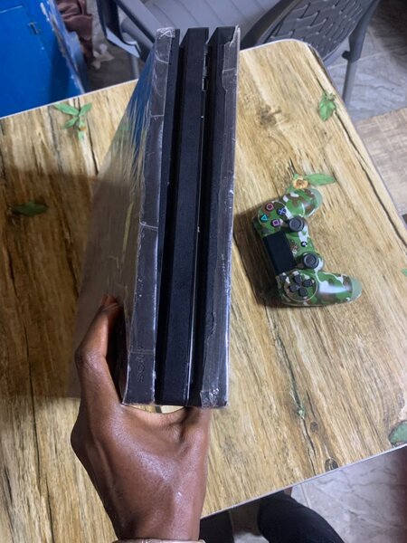 Console PS4 avec Manette Camouflage