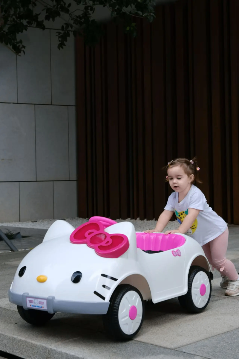 Voiture Hello Kitty pour enfants