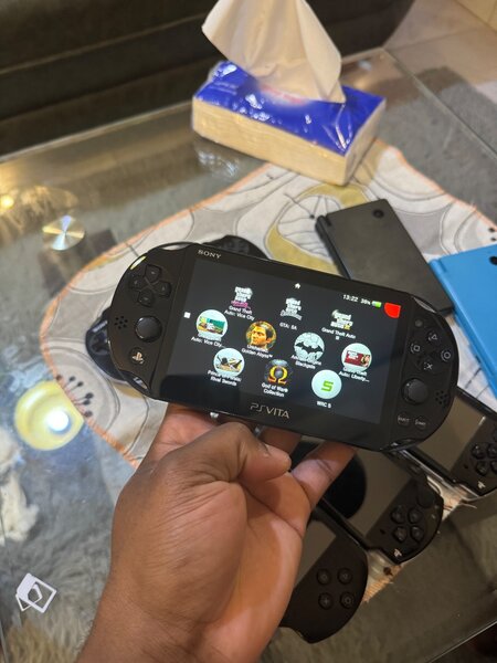 PS VITA SLIM 128GO AVEC 60 JEUX