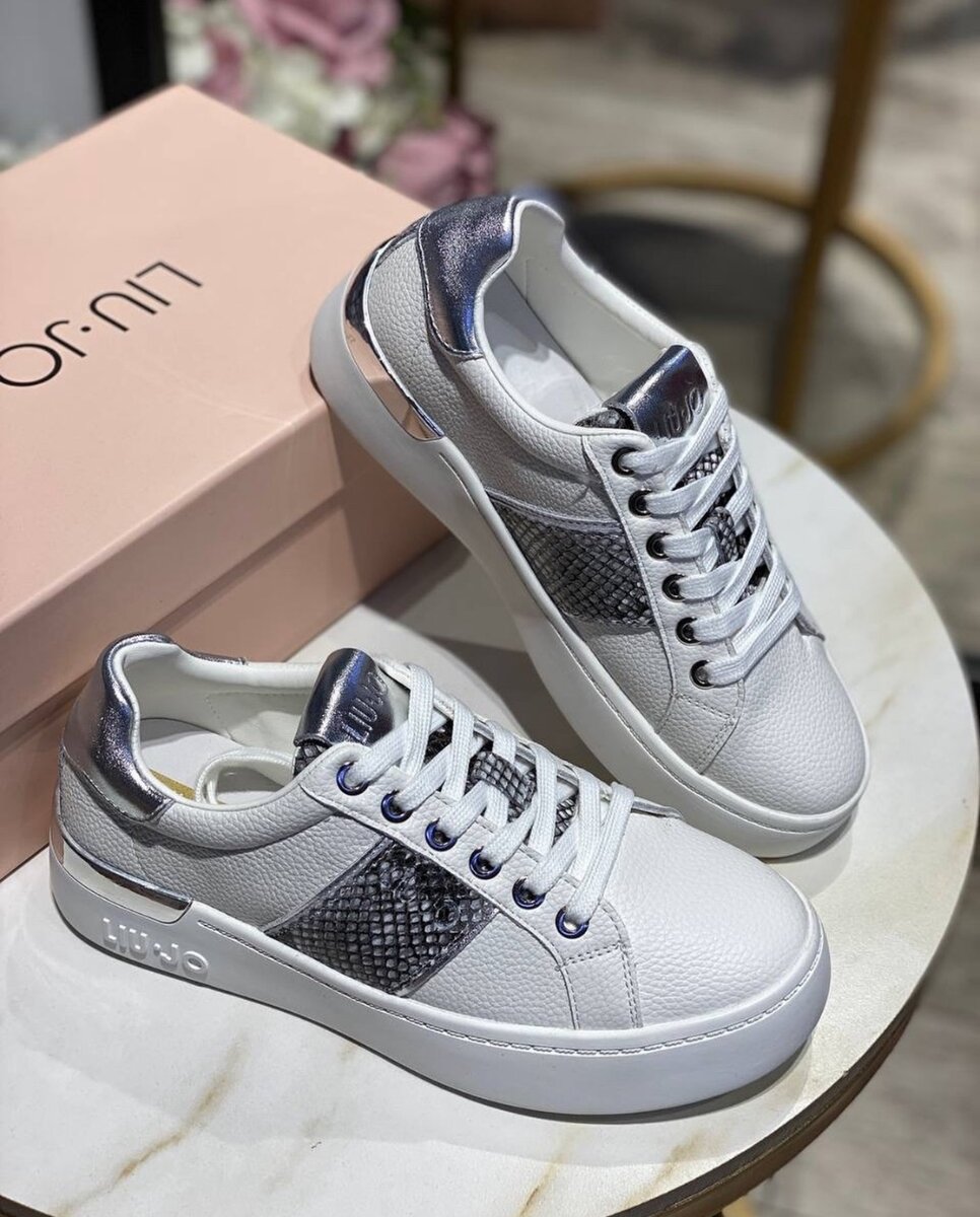 Новые кроссовки