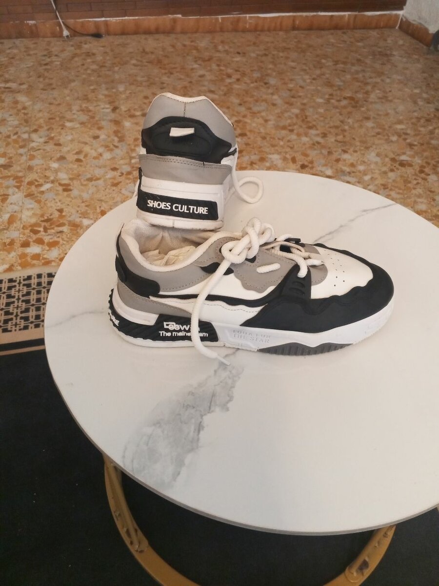 Baskets tendance noir et blanc