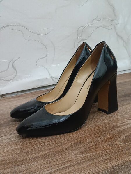 Черные каблуки