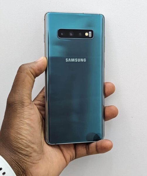 Samsung Galaxy S10+ Smartphone